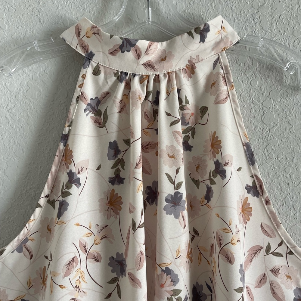 Feminine Floral Halter Tank - Picture 2 of 8